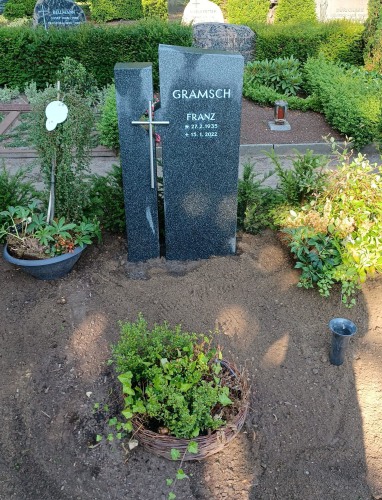 Clarholz, Doppelgrab Grabstein mit Edelstahlkreuz
