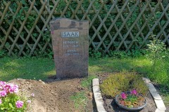 Dahlhausen, Dreiergrab Grabstein