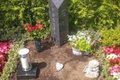 Gütersloh, Urnengrab Grabstein mit Laterne