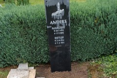 Ladbergen, Einzelgrab Grabstein mit Leuchtturm und Laterne