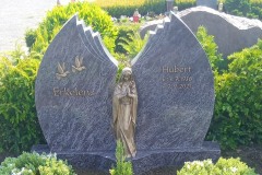 Mastholte, Grabstein mit Madonna