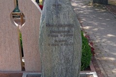 Stromberg, Einzelgrab Grabstein mit Einfassung