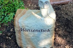 Ubbedissen, Doppelgrab Grabstein mit Eule