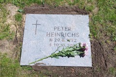 Waldfriedhof, Rasengrab