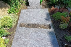 Warendorf, Einzelgrab Grabstein mit Teilabdeckplatten und EInfassung