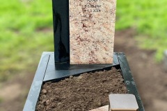 Delbrueck-Urnendoppelgrab-Black-Shivakashi-Granit-poliert