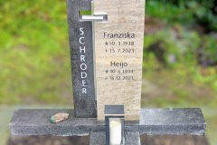 Eslohe-Urnendoppelgrab-Basaltlava-Kalkstein-geschliffefn-Bronzevoegel