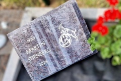 Hultrop-Urneneinzelgrab-Orion-Buchform-poliert-Symbol-1-FC-Koeln