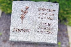 Lengerich-Granitbuch-mit-Rose-und-Bronzeschrift