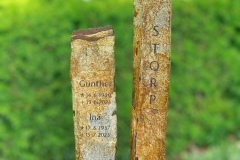 Lippstadt-zweiteiliger-Grabstein-naturbelassen