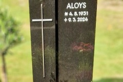 Marienfeld-Doppelgrab-Black-Granit-poliert-Edelstahlkreuz