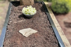 Utfort-Einzelgrab-in-Black-Granit-Satiniert