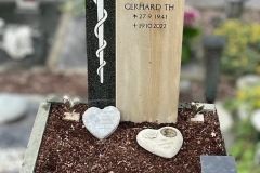 Werl-Urnengrab-Impala-Granit-Ibb-Sandstein-poliert-Ornament-Eskulastab
