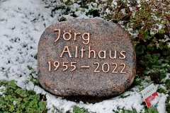 Iserlohn, Dreiergrab mit Liegestein und Bronzeschrift