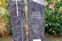 Kinderhaus, Urnengrab mit Orionstelen, Kreuz und Laterne