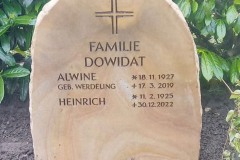 Ladbergen, Doppelgrab mit Sandstein und vertiefter schrift