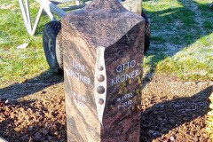 Leeden, Doppelgrab mit Aurora-Stele