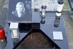 Lippstadt, Urnengrab mit Portraitgravur, Laterne, Versenkvase und Teilabdeckplatte