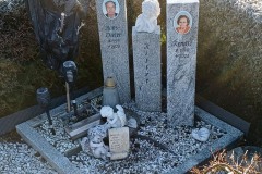 Melle, Urnengrab mit Urnenstein, Porzellanfoto und Einfassung