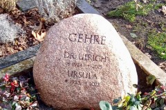 Oelde, Urnendoppelgrab mit Findling