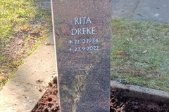 Sieker, Urnengrab mit Himalyastele