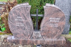 Stieghorst, Doppelgrab mit Breitstein, Bronzekreuz und Vase