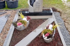 Stift Querheim, Einzelgrab mit Denkmal, Einfassung und Teilabdeckplatte