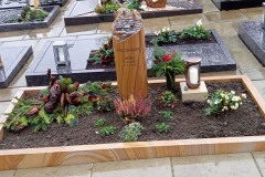 hamm_-urnengrab-mit-laterne-und-einfassung