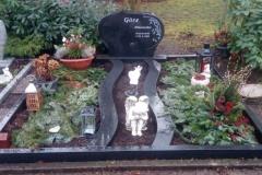 Heepen, Doppelgrag Denkmal mit Ornament, Einfassung und Teilabdeckung