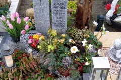 Sendenhorst, Urnengrab mit Ornament, Laterne und Enfassung