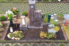 Sythen, Urnendoppelgrab mit Ornament, Laterne und Bronzevogel