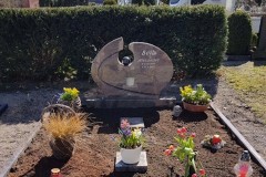 Ahlen, Grabstein mit Einfassung, Doppelgrab