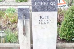 Dellwig_Fröndenberg, Grabstein zweifarbig mit Edelstahlkreuz