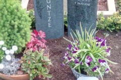 Greffen, Urnengrabstein