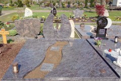 Hamm, Grabstein mit Einfassung und Teilabdeckung