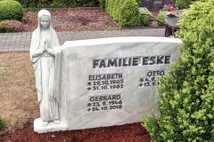 Verl_Kaunitz, Grabstein mit Bildhauerarbeit_Madonna