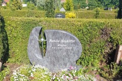 Beelen Grabstein mit Edelstahlkreuz Material Orion