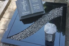 Erwitte, Grabstein Buch aus Granit mit Einfassung und Teilabdeckplatten