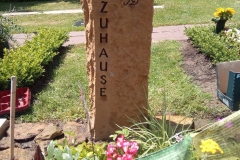 Grabstein mit Bildhauerarbeit