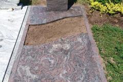 Harsewinkel, Grabstein mit Einfassung Ornament Teilabdeckplatte Stele Paradiso Granit