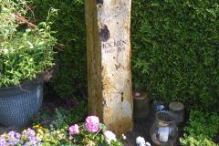 Mastholte, Basaltsäule Grabstein