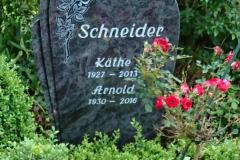 Kirchdornberg, Grabstein mit Rose