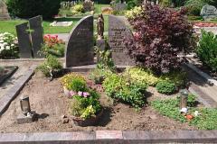 Ottmarsbochholt, Grabstein mit Bronzeschrift und Einfassung