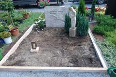 Heppen, Felsen mit Einfassung und Skulptur