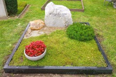 Domfriedhof Hildesheim, Doppelgrab mit Einfassung