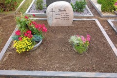 Ladbergen, Grabstein mit Ornament und Einfassung