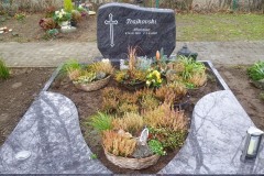Sassenberg Grabstein mit Einfassung und Teilabdeckung pflegeleicht