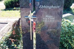 Herzfeld, Grabstein, Zweiteiler, Edelstahlkreuz