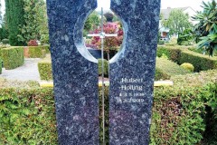 Melle, Grabstein, Zweiteiler, Edelstahlkreuz