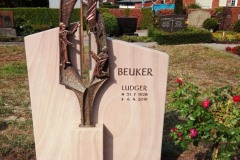 Ostbevern, Brook, Grabstein, Sandstein, Zweiteiler, Bronzeornament